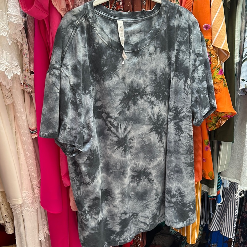 Lululemon blueish gray shirt size 16